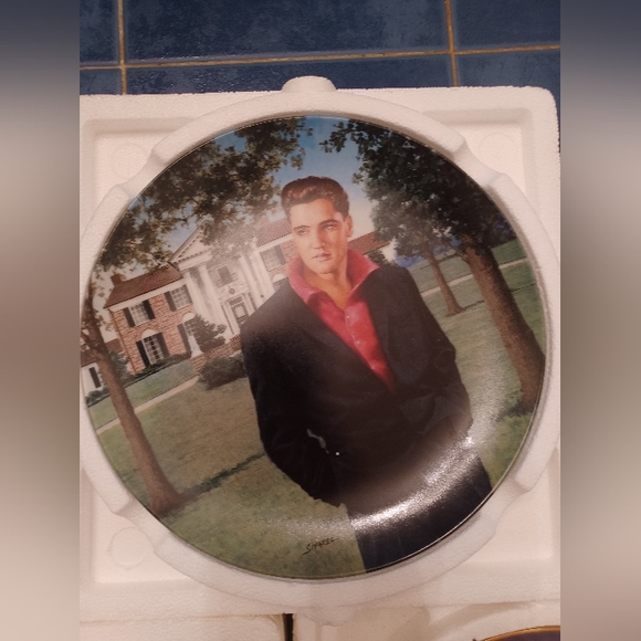 Lot of 5 Bradford Exchange Elvis Presley collectable plats. - Picture 9 of 13